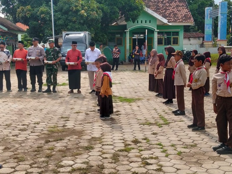 SDN 2 PESANGGERAHAN Laksanakan Makan Bergizi Gratis (MBG) Perdana